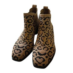 Vivaia Square-Toe Ryan-Pro Water-Repellent Ankle Boots Sz. 39 or 8